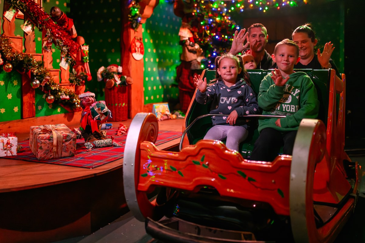 Santas Sleigh Ride At Sundown Adventureland Christmas Ride In Nottinghamshire 7